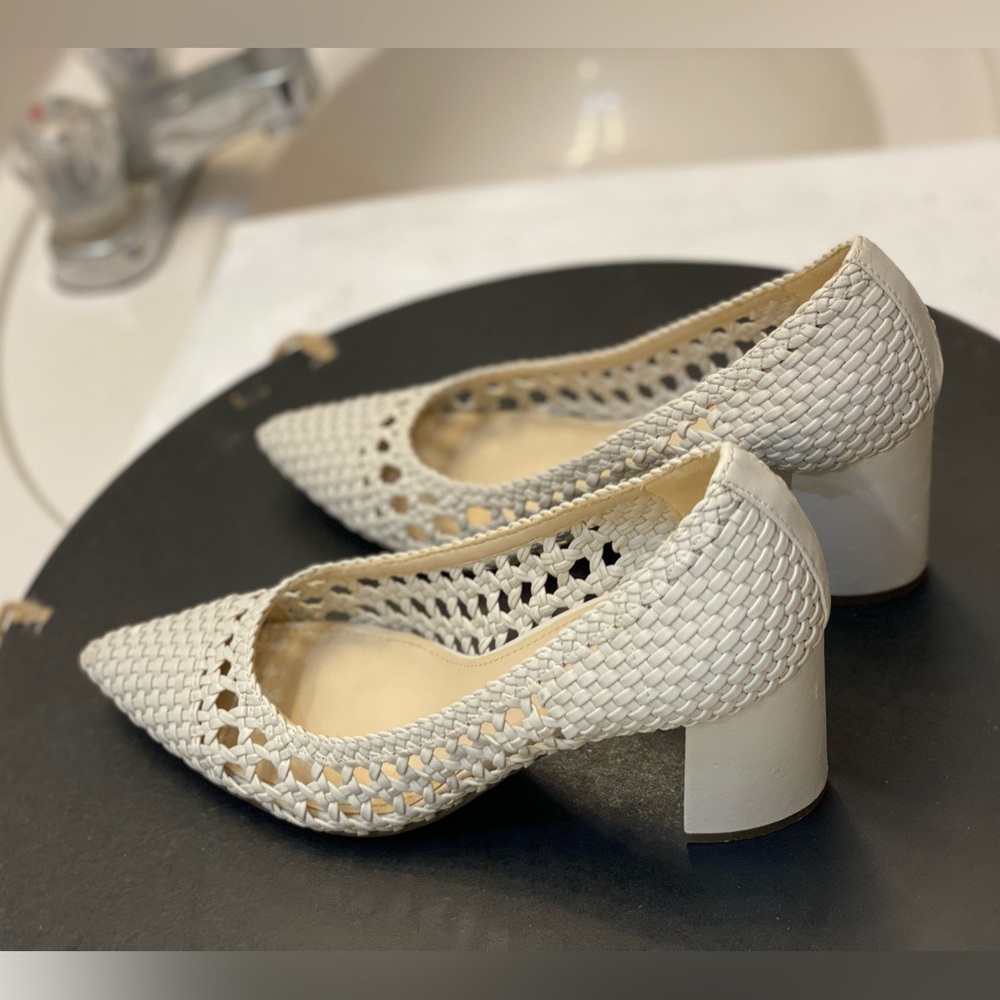 Marc Fisher Viviane woven off white women’s Size 6.5M excellent condition clean - Picture 3 of 7